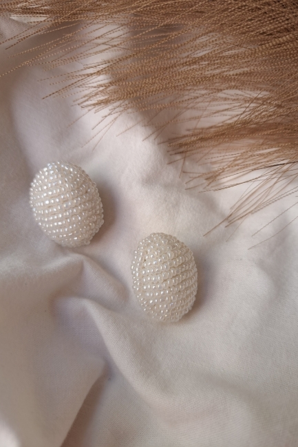 White beads earrings με κλιπ