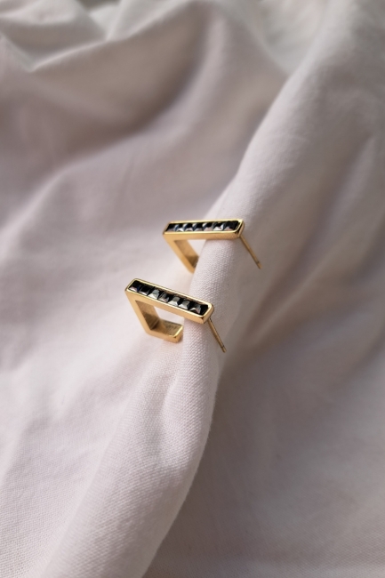 Maura earrings σε χρυσές και μαύρες αποχρώσεις