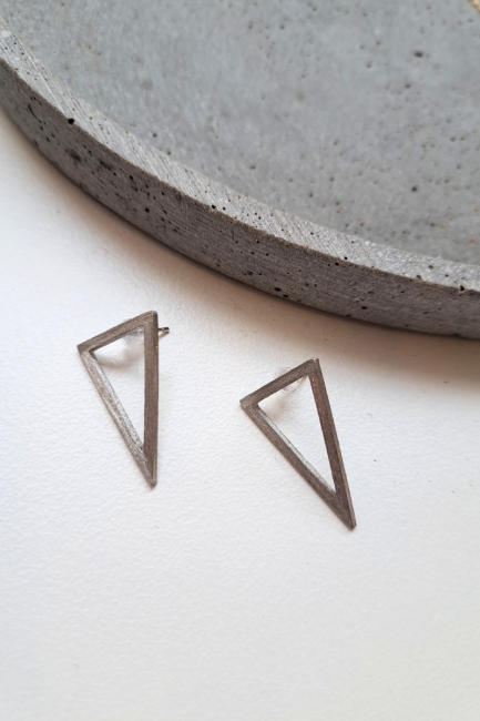 Triangle earrings σε ασημί απόχρωση