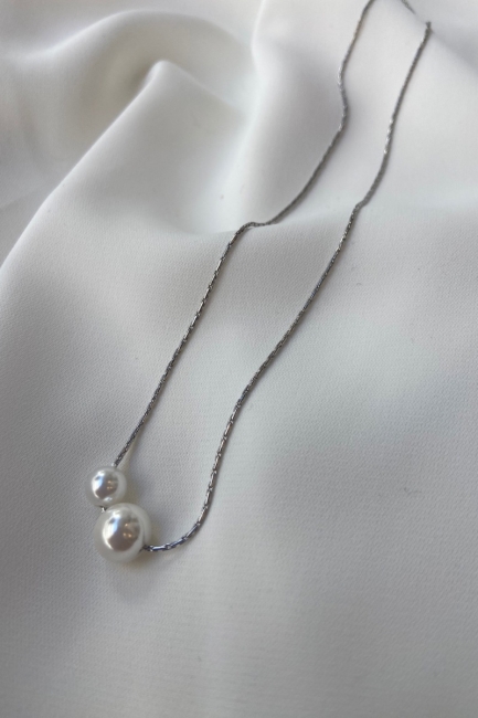 Vanna silver shade necklace