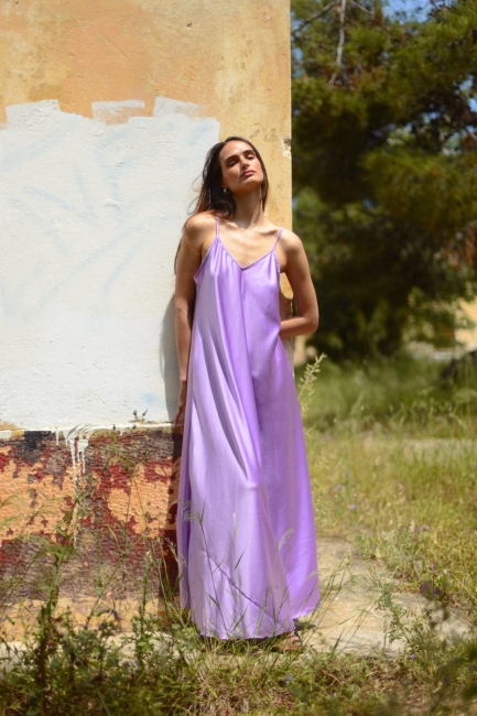 Liana oversized μάξι σατέν φόρεμα σε λιλά απόχρωση