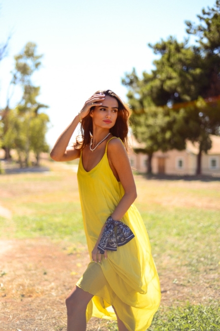 Μάξι μεταξωτό φόρεμα σε κίτρινο