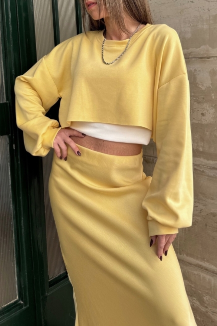 Butter yellow crop τοπ