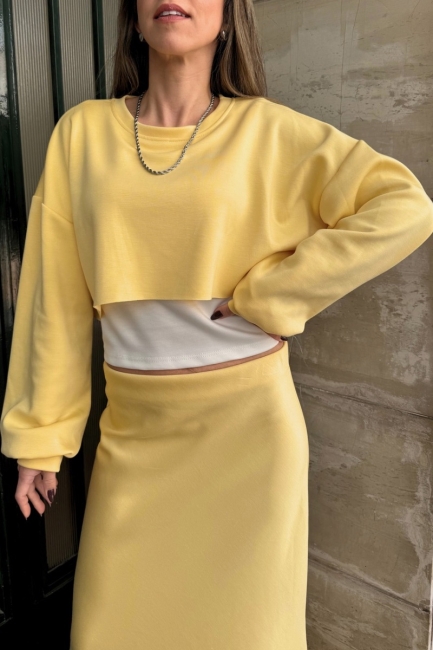 Butter yellow crop τοπ